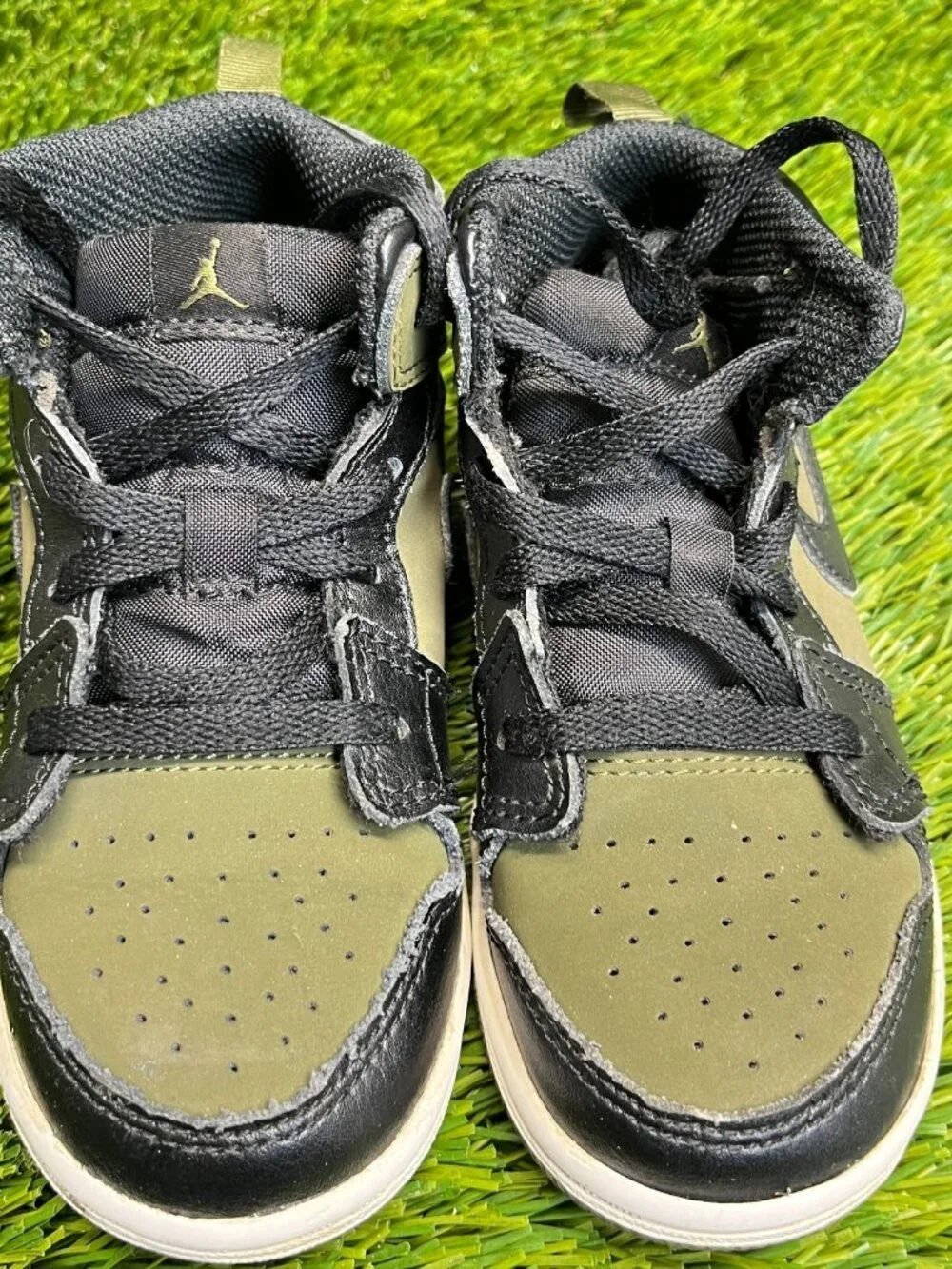 Nike Air Jordan 1 Mid Boys Size 9C‎ Green Black Athletic Leather Shoes Sneakers